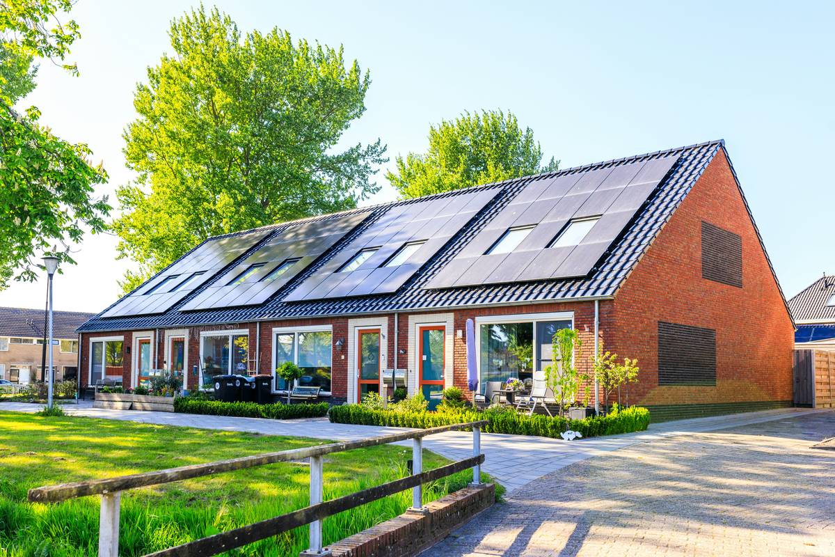 Why Your “Eco Friendly Home Air Conditioning” Isn’t as Green as You Think (And How Natural Air Fresheners Can Help)